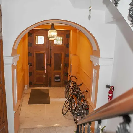 Total Attics Ii Apartment *